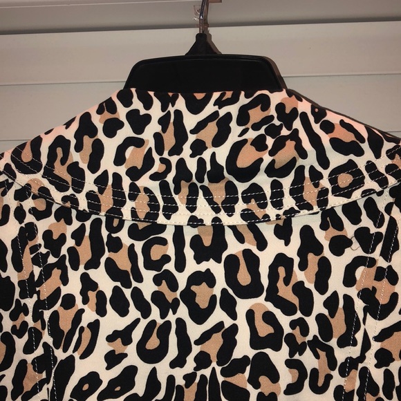 Leopard print dress jacket/top. Button up - Picture 6 of 6